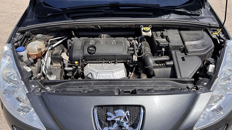 Peugeot 308 (2011) - fotka 11 z 12