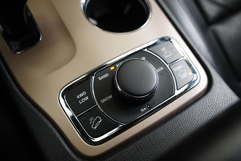 Jeep Grand Cherokee - fotka 23 z 26