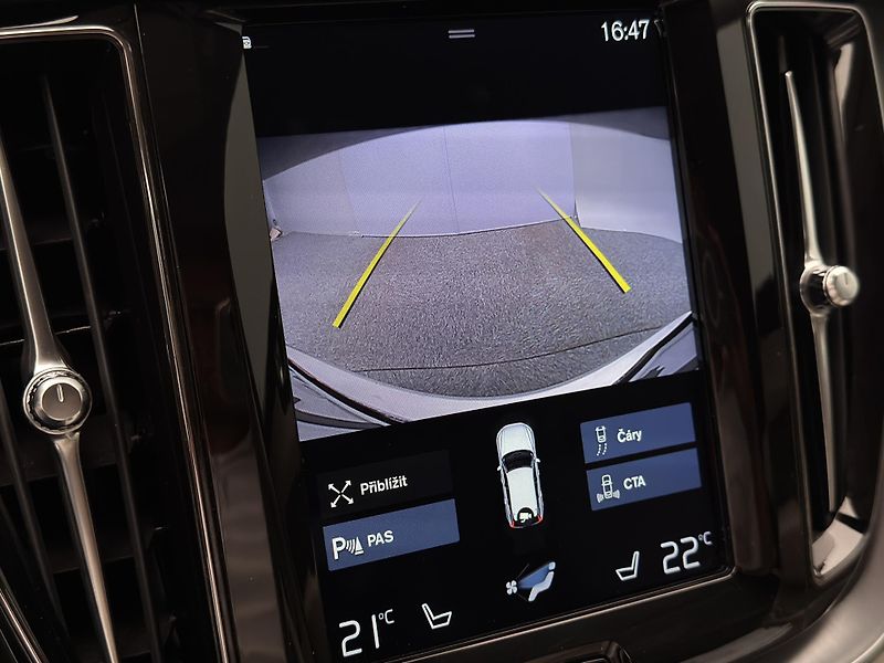 Volvo XC60 B4 AWD MOMENTUM PRO REZERVACE - fotka 42 z 43