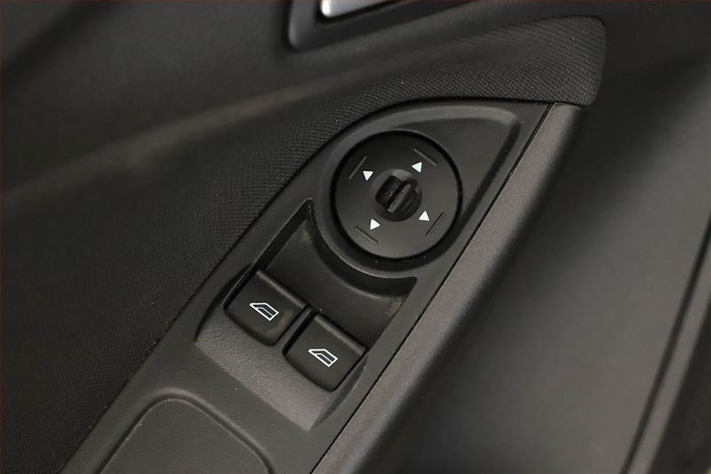 Ford Focus (2016) 1.0 EcoBoost, Vyhř. sedaček - fotka 10 z 12