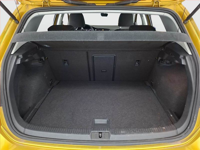 Volkswagen Golf (2018) 1.0 TSI, Tempomat - fotka 13 z 19