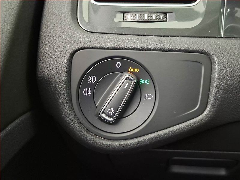 Volkswagen Golf (2018) 1.0 TSI, Tempomat - fotka 17 z 19