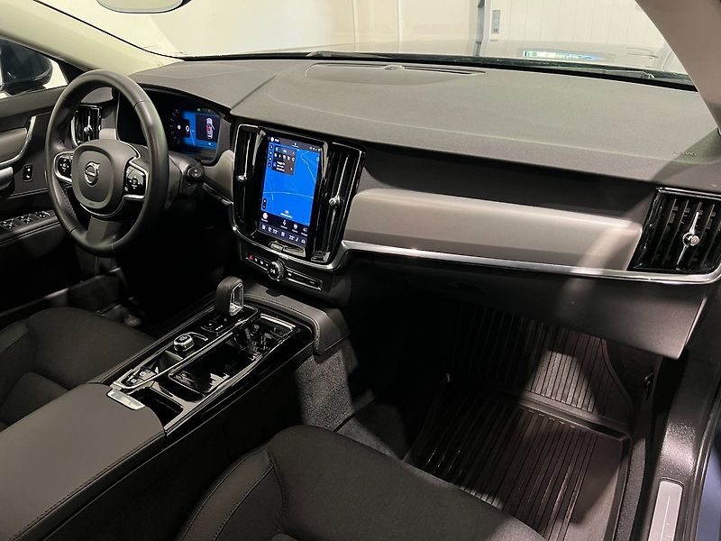 Volvo V90 Recharge T6 Core Kamera BLIS - fotka 11 z 23