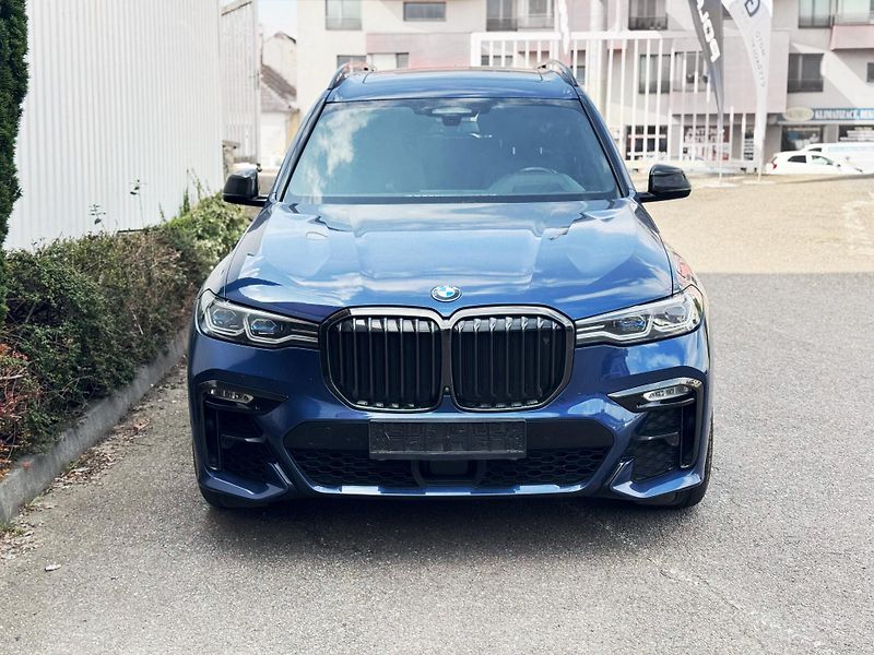 BMW X7 (2020) M50i PANO B&W TV NIGHTvis - fotka 3 z 12