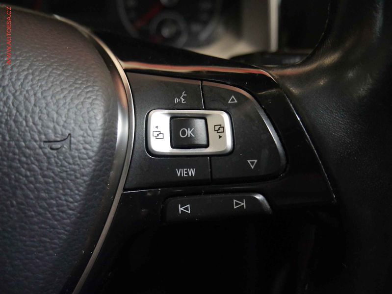 Volkswagen Polo (2019) 1.0 TSI, 2.maj,ČR, AC, temp. - fotka 13 z 17