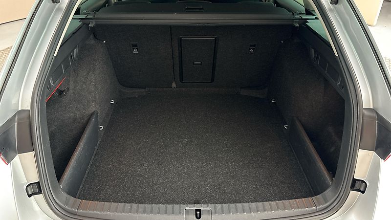 Škoda Octavia 2.0 TDI Ambition Combi - fotka 17 z 26