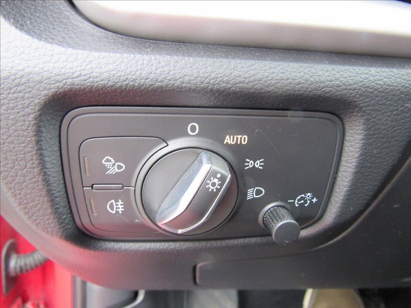 Audi A3 1,6 TDI 81kW Sportback Automat - fotka 24 z 31