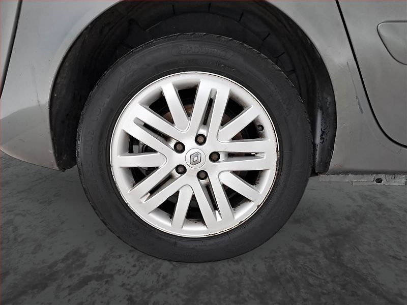 Renault Espace (2005) 2.2 dCi , 7 míst, po STK - fotka 15 z 17