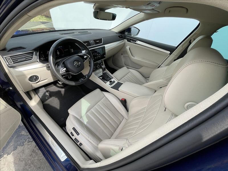 Škoda Superb 2,0 TDI DSG Combi L&K TAŽNÉ - fotka 5 z 23