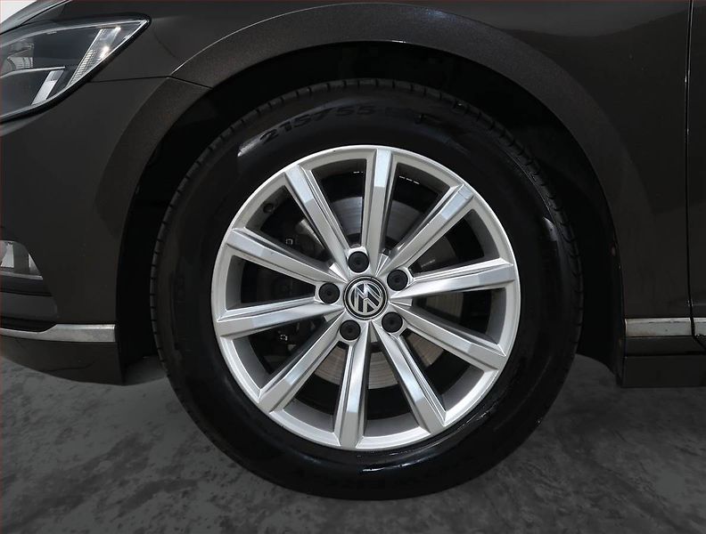 Volkswagen Passat (2017) 2.0 TDI, Automat, Kůže - fotka 15 z 23