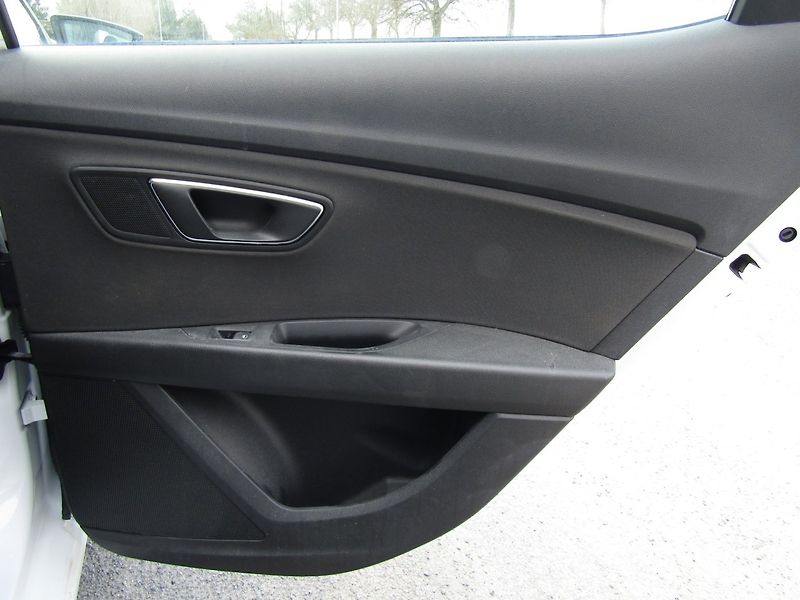 Seat Leon (2014) 16 TDI 77kW - fotka 24 z 35