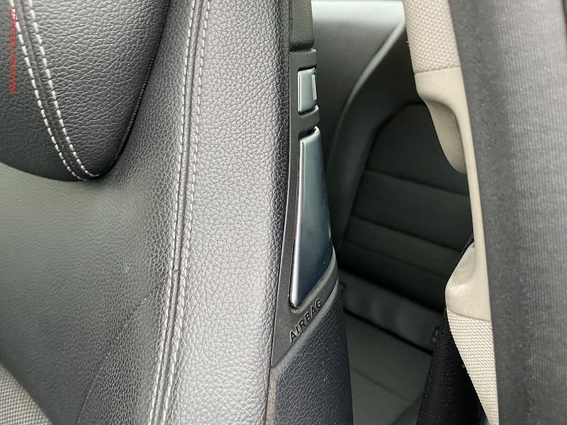 Mercedes-Benz Třídy C (2014) 1.6i C180, Klima - fotka 14 z 17