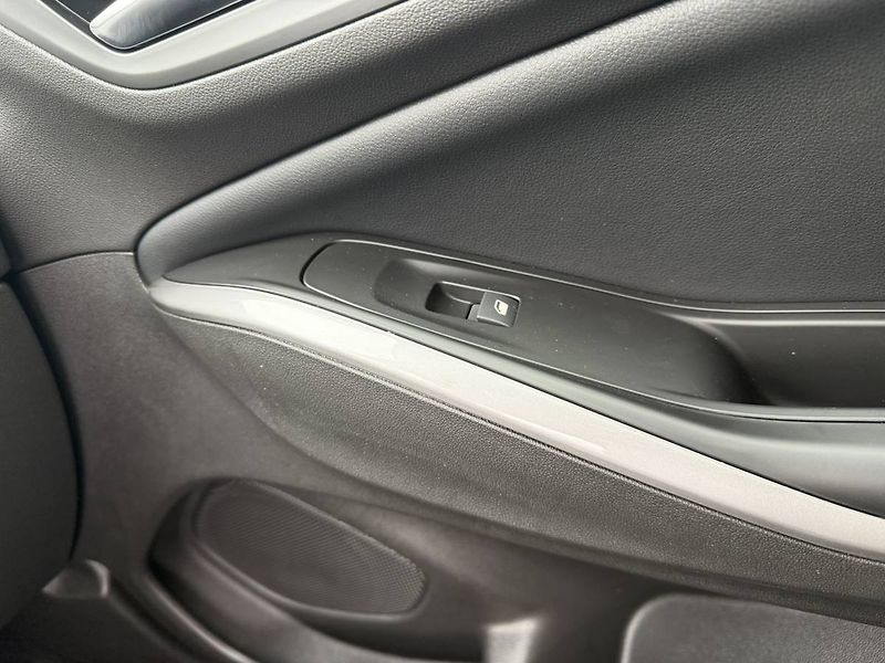 Opel Grandland GSe Plug In Hybrid 1.6 TURBO 4 - fotka 16 z 27