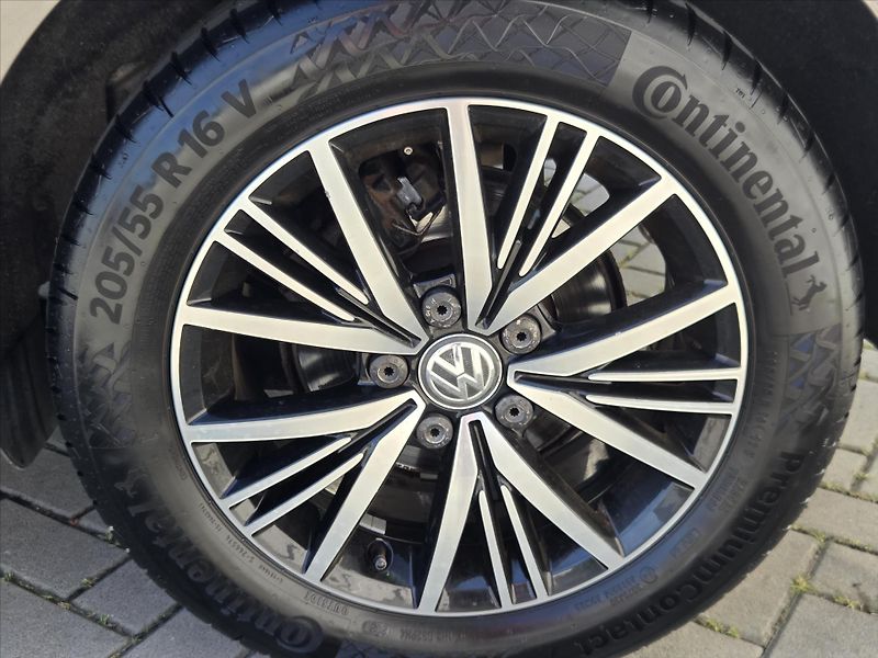 Volkswagen Golf 1,2 TSi Allstar Edition Comfor - fotka 19 z 21
