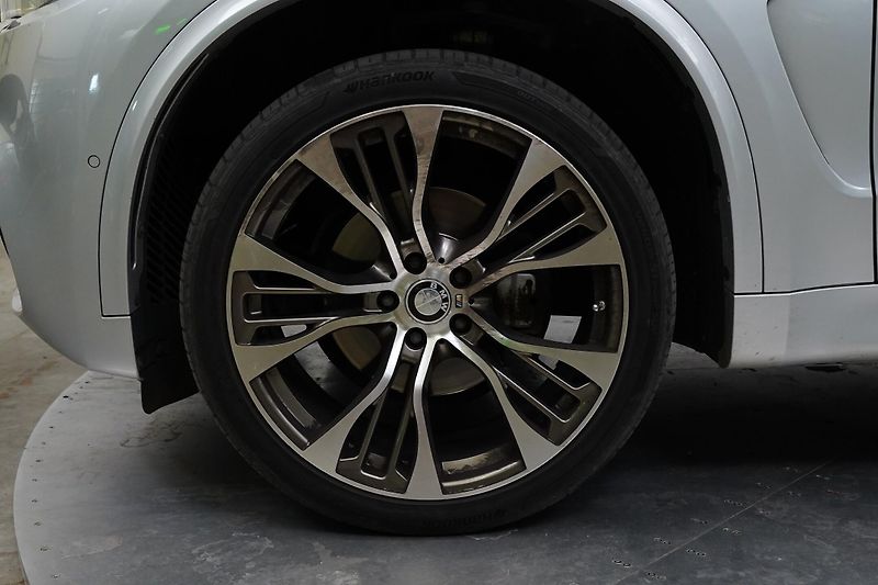 BMW X5 - fotka 10 z 26