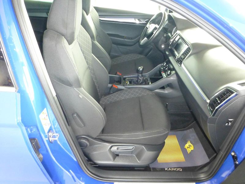 Škoda Karoq (2019) 1,6TDI*PARK.S**ALU***VYHŘ.SED. - fotka 16 z 23