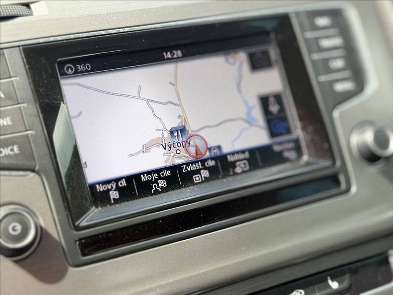 Volkswagen Golf TSI DSG F1 NAVI SERVISKA - fotka 19 z 32