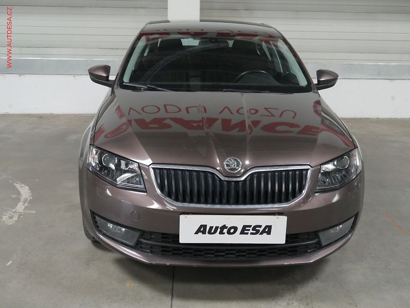 Škoda Octavia (2013) 1.6 TDi, ČR, Sport, bixen, - fotka 2 z 21