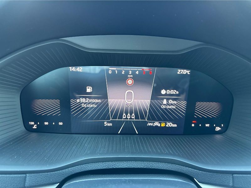 Škoda Karoq 2,0 TDI 85 kW SELECTION - fotka 13 z 29