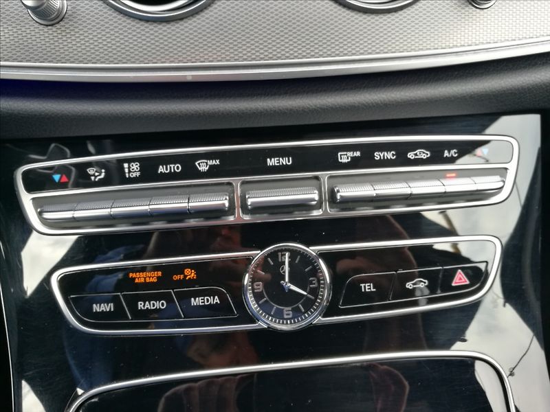 Mercedes-Benz Třídy E 300 CDI 180kw - fotka 12 z 23