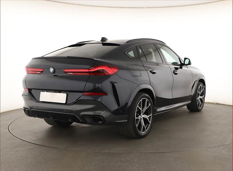 BMW X6 (2022) xDrive40i - fotka 5 z 20