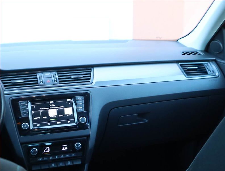Škoda Rapid (2016) Spaceback 1.2 TSI, Tempomat - fotka 8 z 16