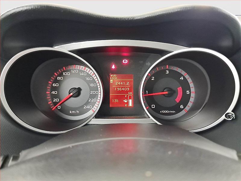 Mitsubishi Outlander (2007) 2.0 DI-D, 4X4, 7 míst - fotka 11 z 20