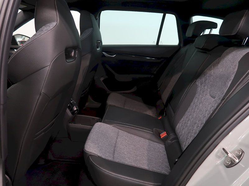 Škoda Octavia (2025) SPORTLINE 2.0TDI 110KW PANORAM - fotka 16 z 45
