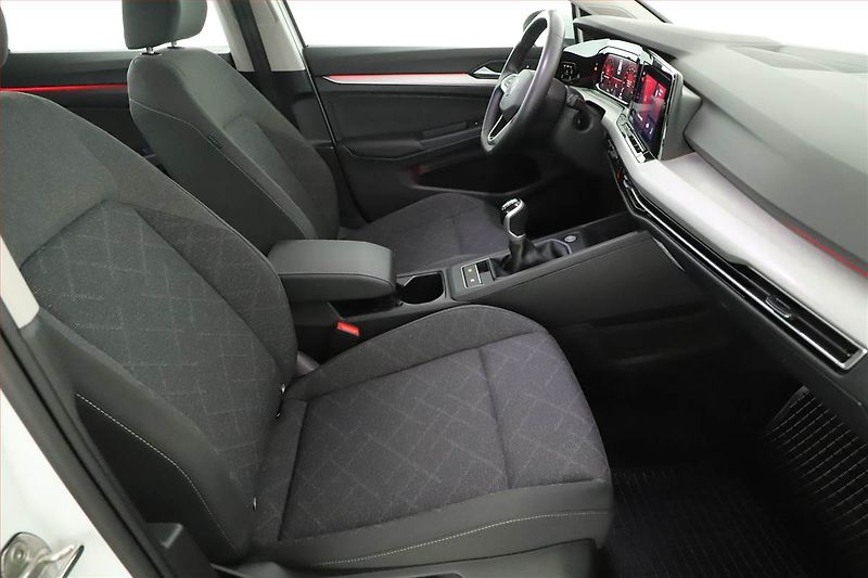 Volkswagen Golf (2024) Life 1.0 TSI - fotka 7 z 19