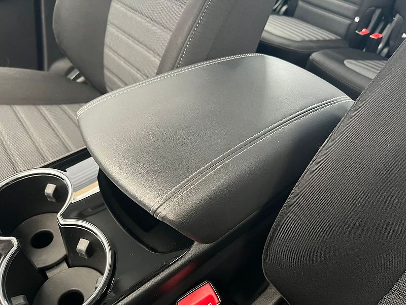 Ford S-MAX 2.0 EB Titanium LED manuál - fotka 29 z 58