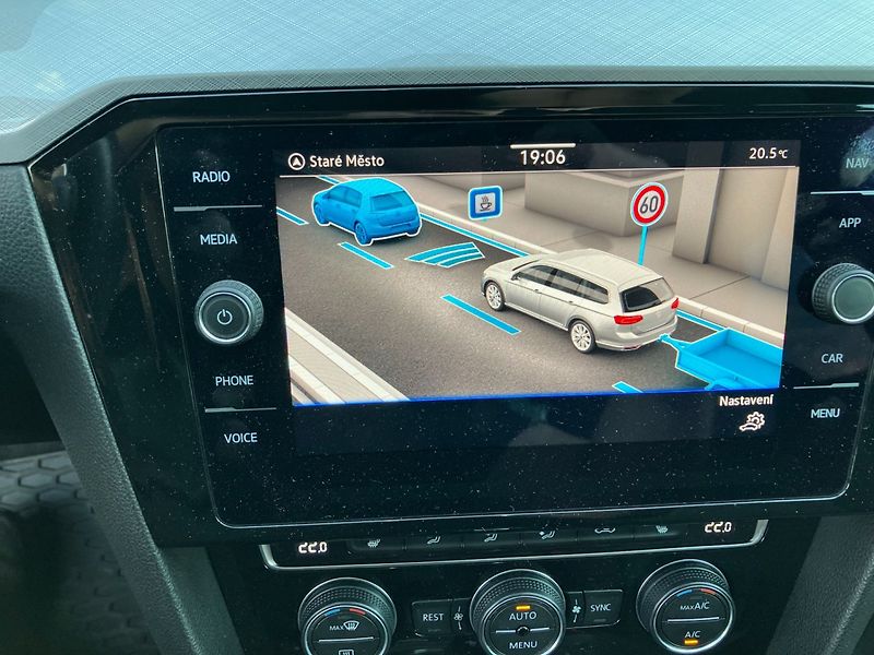 Volkswagen Passat Variant (2020) 2.0TDI 110kW DSG EL.TZ,NAVI - fotka 24 z 28