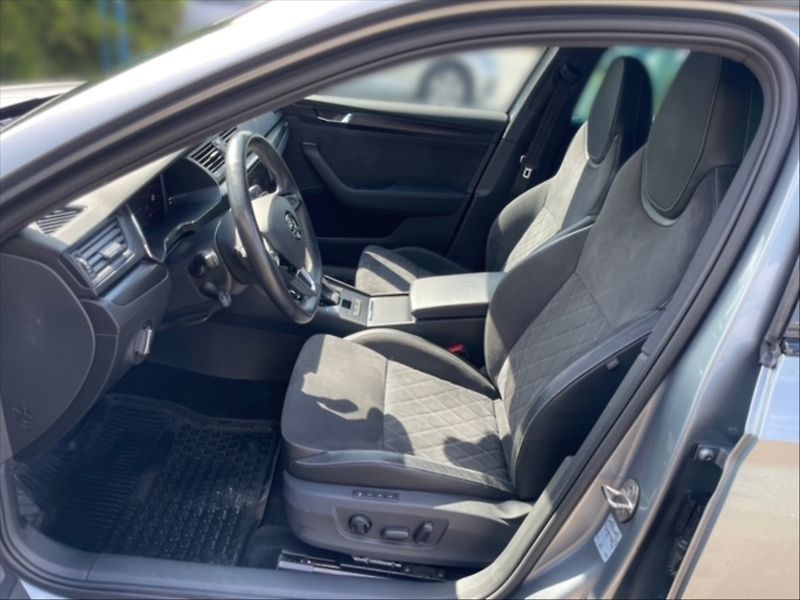 Škoda Superb 2,0 TDI Sportline 4x4 DSG - fotka 7 z 11
