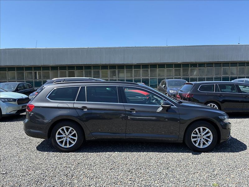 Volkswagen Passat 2,0 TDI,TAŽNÉ,WEBASTO - fotka 6 z 30