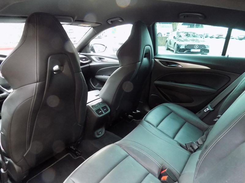 Opel Insignia (2022) 2.0 16V GSi  1. majitel - fotka 12 z 17