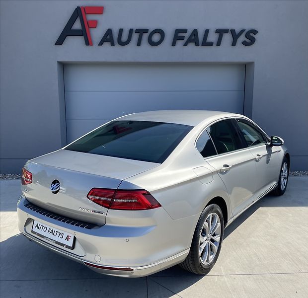 Volkswagen Passat 2,0 TDI 110KW 4X4 ČR. - fotka 3 z 22