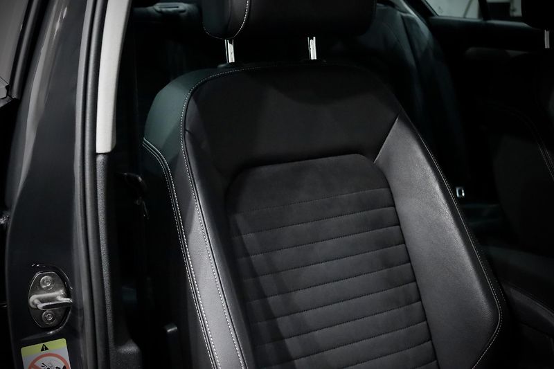 Volkswagen Passat B8 Facelift 1.5 TSI 110 kW DSG - fotka 14 z 36