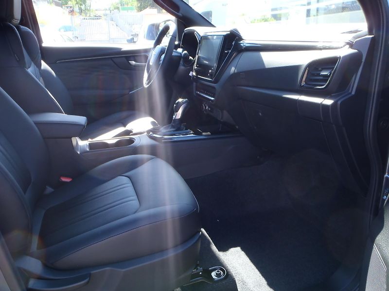 Isuzu D-Max  2.2 Double Cab V-CROSS 4x4 - fotka 10 z 26