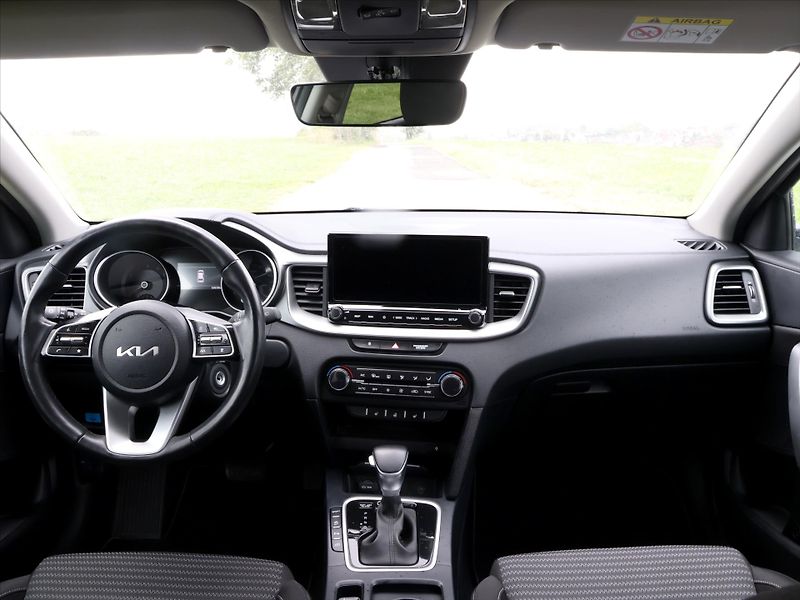 Kia Ceed 1,5 T-GDI 117kW DCT TOP DPH CZ - fotka 13 z 29