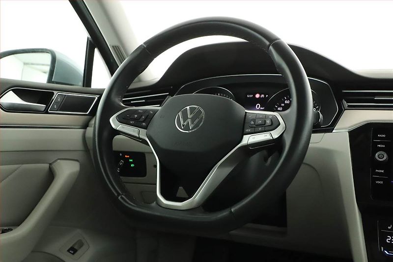 Volkswagen Passat (2022) Elegance 2.0 TDI - fotka 16 z 21