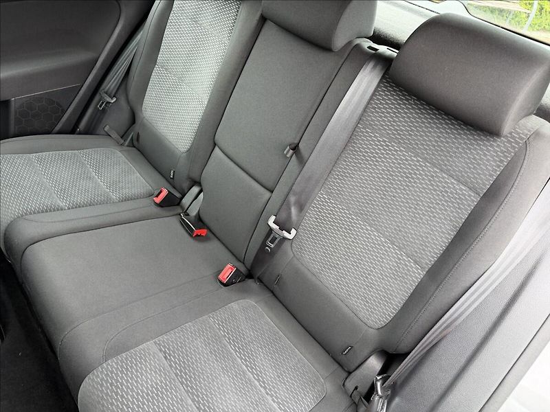 Volkswagen Golf Plus 1.6 TDI Comfortline - fotka 16 z 19
