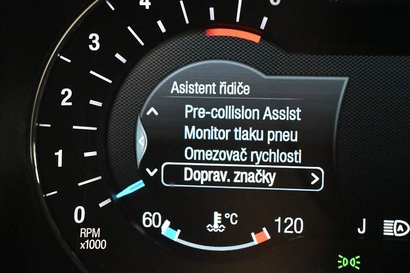 Ford Mondeo (2022) 2.0 140 KW LED SONY ACC 8AT EC - fotka 33 z 41