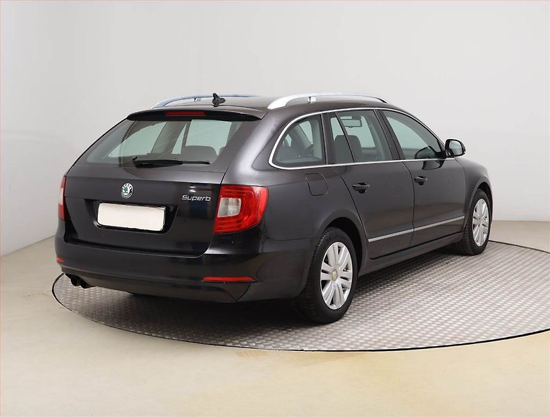 Škoda Superb (2010) 2.0 TDI, Xenony, Tempomat - fotka 5 z 23