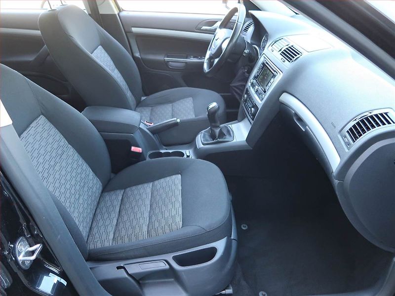Škoda Octavia (2012) Ambiente 1.6 TDI, Navi - fotka 9 z 17