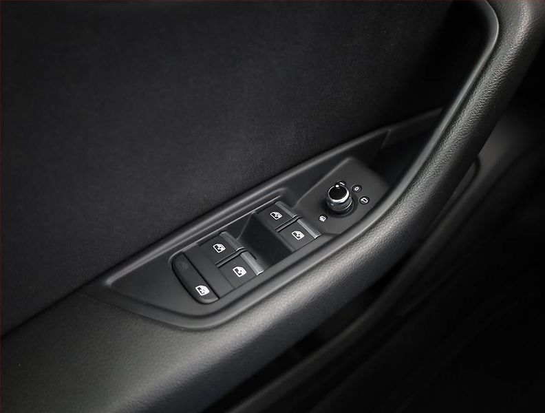 Audi A4 (2017) 2.0 TDI, Navi, Bi-Xenony - fotka 17 z 19