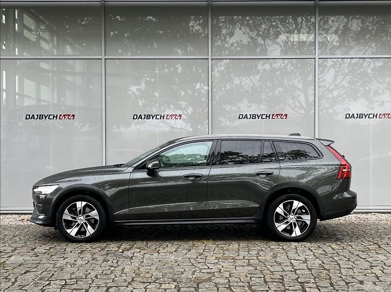 Volvo V60 2,0 CROSS COUNTRY - REZERVACE - fotka 8 z 23