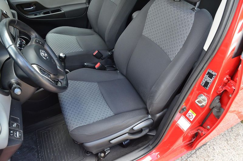 Toyota Yaris (2015) // REZERVOVÁNO //  - fotka 13 z 31