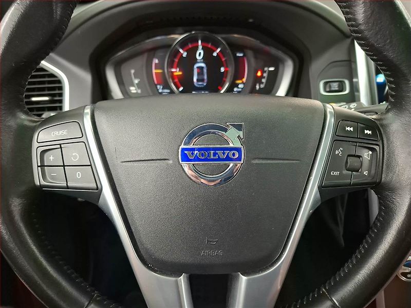 Volvo XC60 (2016) D4, Automat, Kůže, Navi - fotka 17 z 20