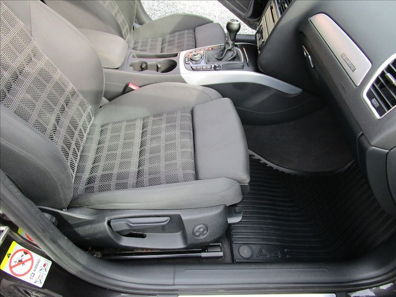 Audi A4 Avant 3.0TDi V6 Quattro, Bi-xe - fotka 18 z 41