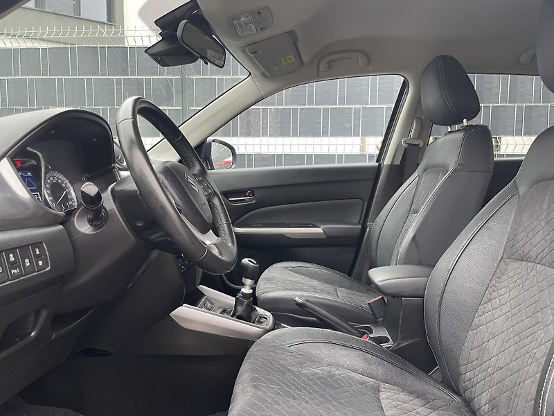 Suzuki Vitara (2020) 1.4 BoosterJet 103 kW LIMITED - fotka 12 z 33