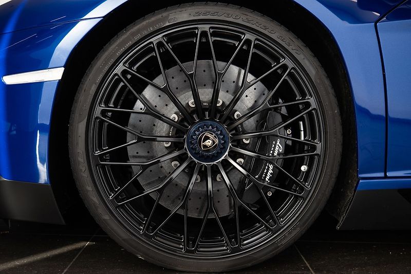 Lamborghini Aventador LP750-4 SV Roadster 1/599 - fotka 22 z 29